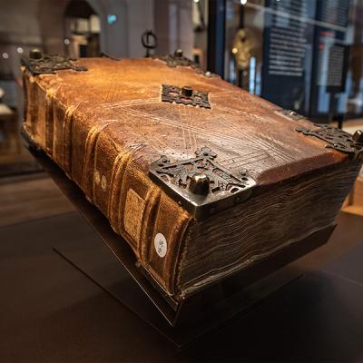 Imposant manuscrit de 10 kg